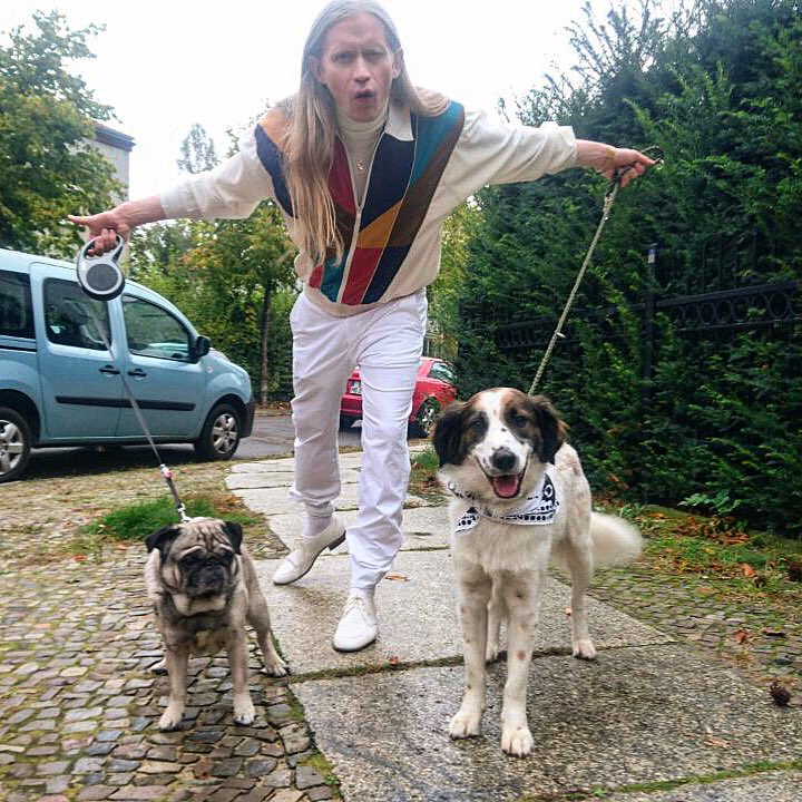 romanomusik's tweet photo. Happy Weekend Looovers💕
#gassirunde #hoodcheck
#hartamflexen #frombgtoog https://t.co/7oSHazZ69n