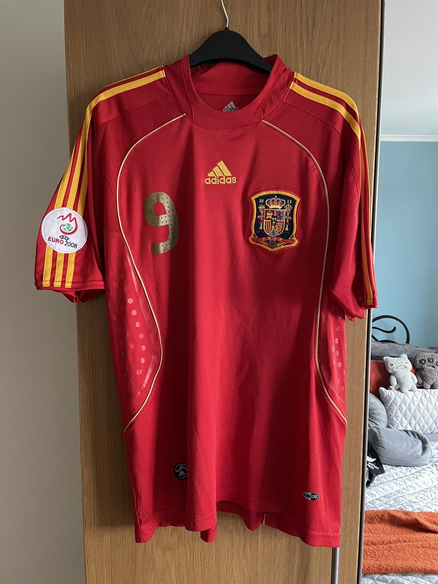 KitFinds's tweet image. Today’s find is a #euro2008 @SpainMFA Fernando Torres home shirt. £3.99 from @ageuklondon 
#kitfinder