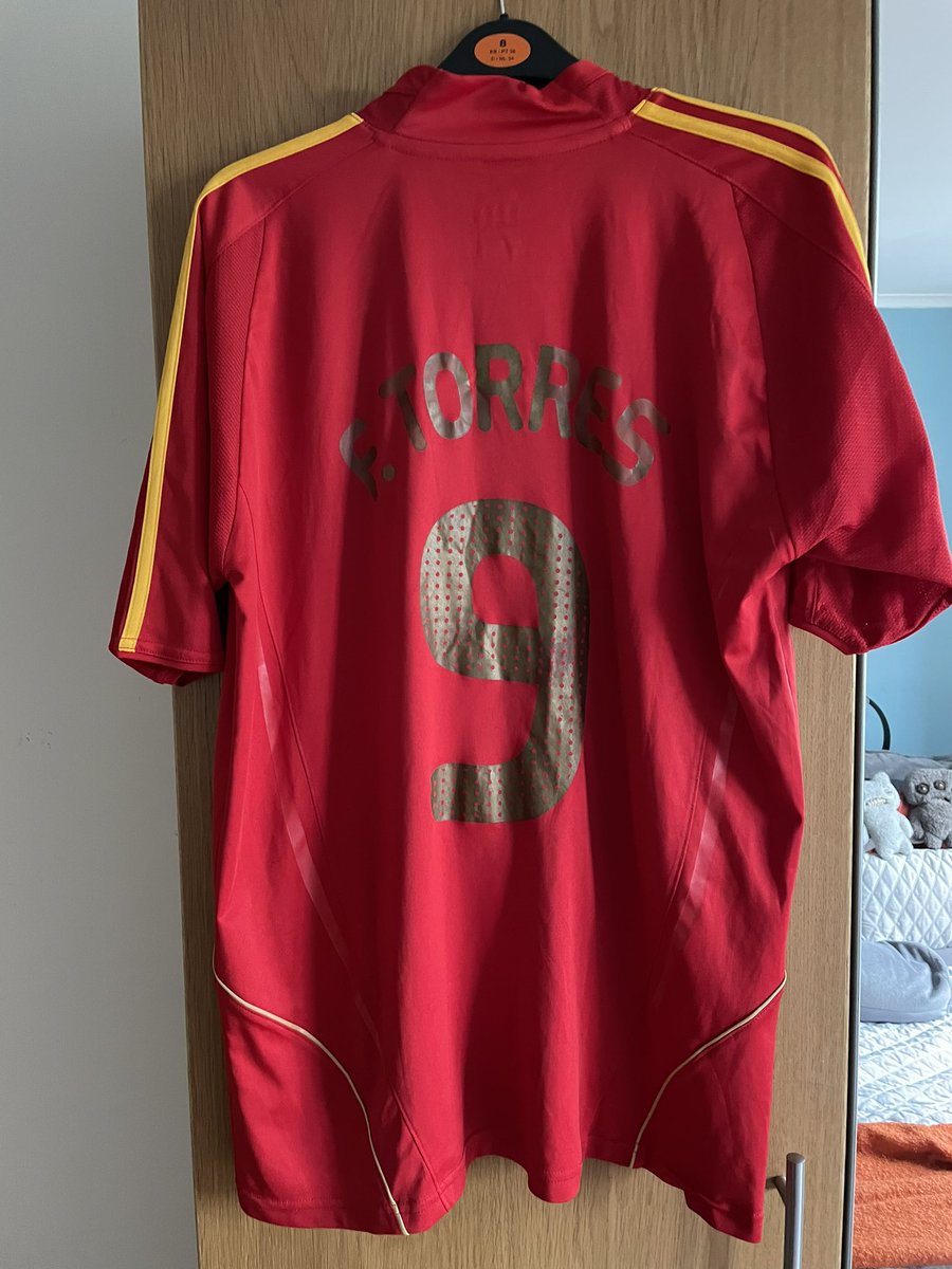 KitFinds's tweet image. Today’s find is a #euro2008 @SpainMFA Fernando Torres home shirt. £3.99 from @ageuklondon 
#kitfinder