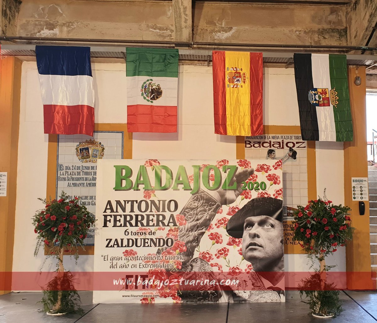 badajoztaurina's tweet photo. Así de guapa luce la plaza de Badajoz.... https://t.co/WxF3rVpsxi