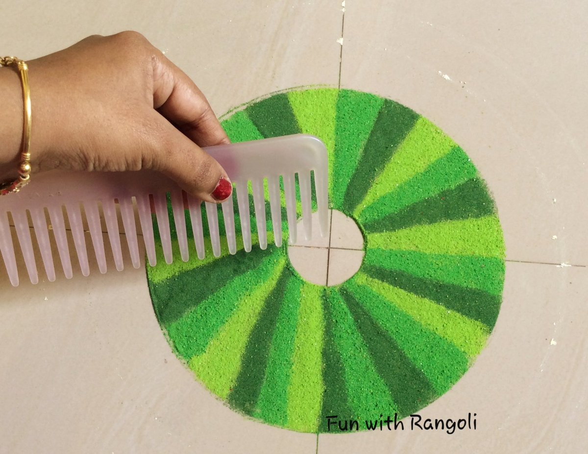 funwithrangoli's tweet photo. #Beautiful #rangoli for #Navaratri 
Pls watch 👇🏼

https://t.co/kSE2IvNYlI

#navaratri2020 #navratriday8 #NavratriSpecial #Dussehra2020 #HappyNavratri #Golu #SaraswathiPooja #Saraswathi #ayudhapooja #festival #kolam #ArtistOnTwitter #NavratriFestival #culture #SaturdayMotivation https://t.co/4WCOxF0xXB