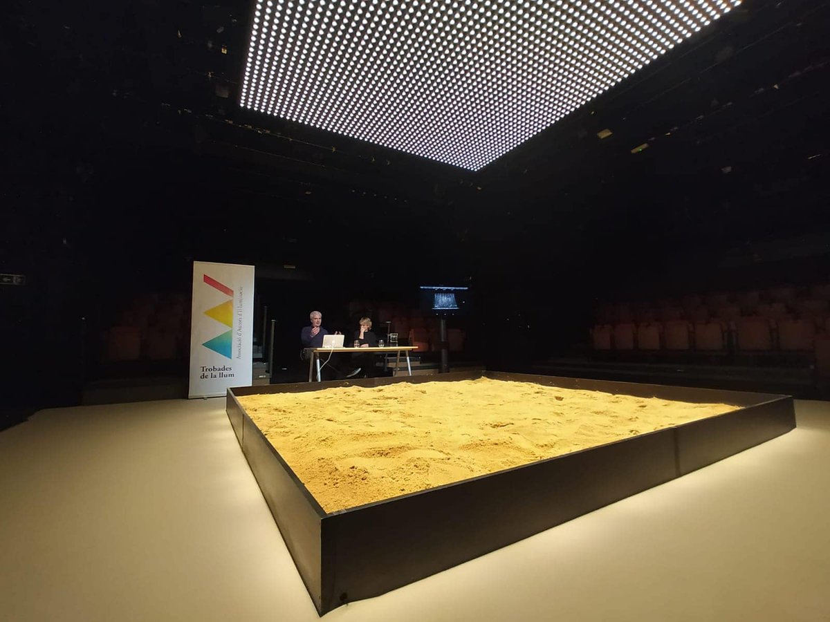 Aai_Adadi's tweet photo. Imágenes del 2º coloquio ‘La nostra parcel.a’. con
@teatrelliure y la Associació d’Escenògrafs de Catalunya,
Prefunción/coloquio a cargo de #cubeBz, después la función de ‘La nostra parcel.a’.
Nuestros socios Sergio Gracia y Marc Lleixa como moderadores.
#ColoquiosAAIBCN https://t.co/q1li8jVoLX