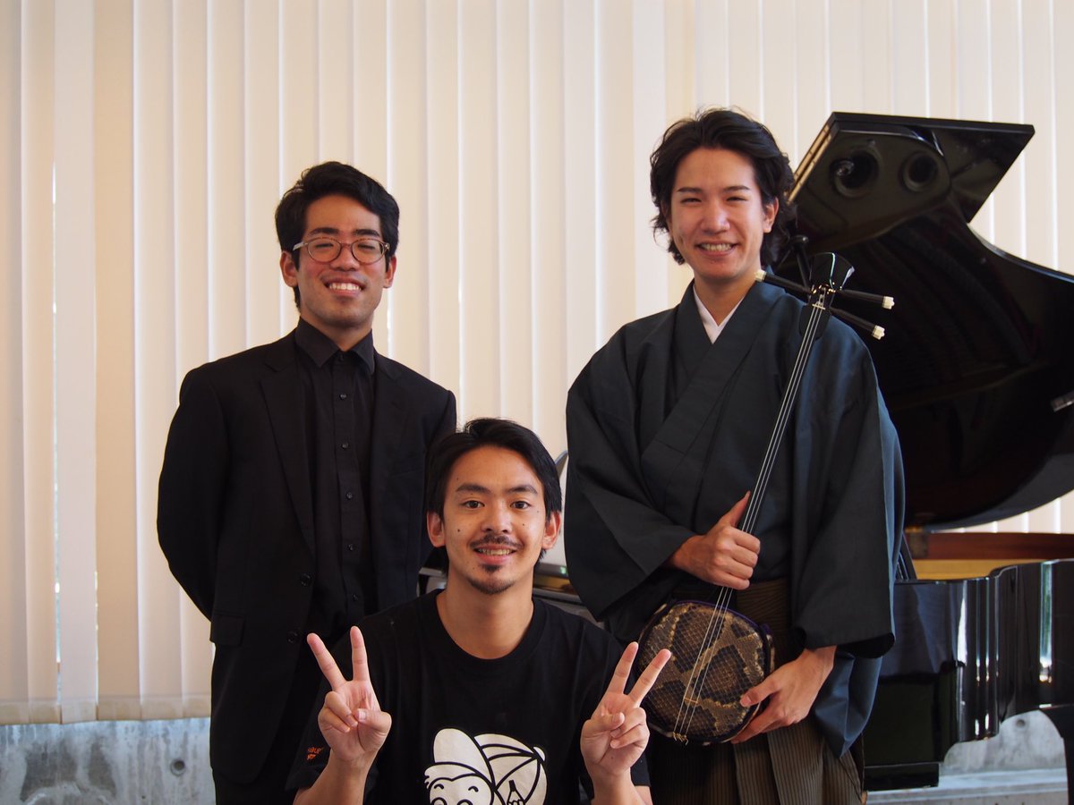 Yoshimori_yoshi's tweet photo. 屋嘉節という民謡の
ピアノ編曲ver.を演奏しました

映像配信のための撮影でした😊

終わってホッとした
いい写真🥺

ピアノ：照屋恵悟
編曲：北崎���大 https://t.co/2zfg4OkMuh