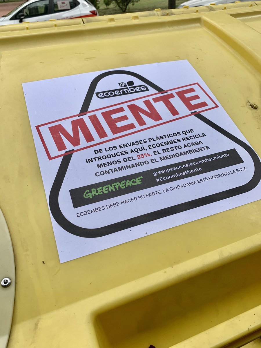 LupeClemente's tweet photo. @ecoembes @greenpeace_esp esta mañana me he encontrado esto, me lo explicáis por favor?  No quiero pensar que todo el trabajo que hacemos en casa no sirve para nada. https://t.co/E2IYCsbLHr