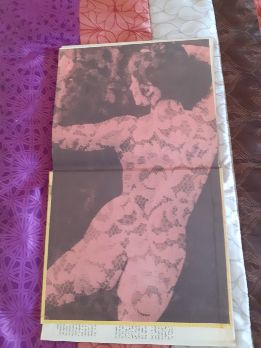 M'encanta el detall del macramé o "tapete" sobre les figures!