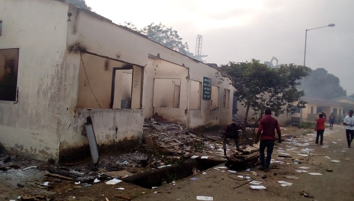 Koni9ja's tweet photo. VIO office Calabar burnt https://t.co/zSzAWJgL3s