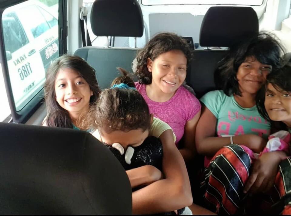 Before and after beach day at Misión Surf with all the littles! 🇲🇽💙🇲🇽
#misionsurfmexico #misionmexico #somewhereneartapachula #family #famila #tapachula https://t.co/000s39WbHO