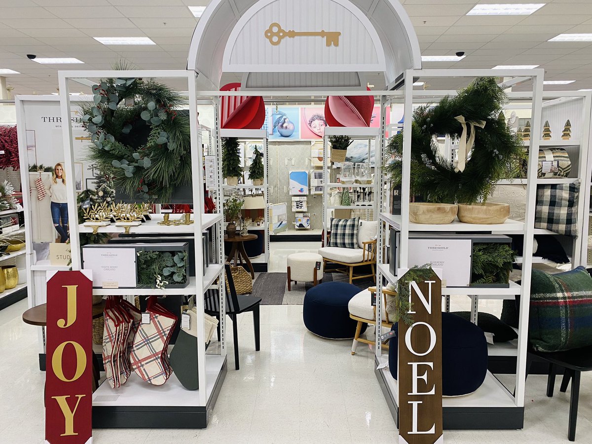 It’s beginning to look a lot like Christmas here at 2357! I’m loving all the new festive home decor!!🎄🎅🏼🤶🏻
@JPDixon77 <a href="/AshMo2357/">Ashley</a> <a href="/William59652023/">William</a> <a href="/KevinKaminski10/">Kevin Kaminski</a>