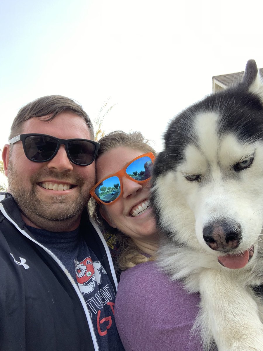 CreativeSAPro's tweet photo. Just finished the 5k jog with the dogs with this amazing crew! #fshomecoming @FSHomecoming @FresnoStateAlum https://t.co/YomNBuBw4A