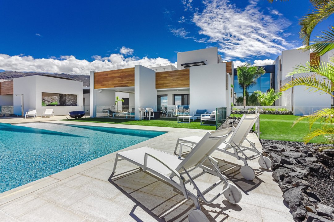 Excepecional Villa de Lujo de alta Calidad

📍 Tenerife, Playa Paraíso
 🛏 5 Dormitorios 
🚿 7 Baños 
🏠 418 m²
💰 3,300,000 € 
🔎 ID W-02J388

#engelvoelkers #evspain #inmobilaria #tenerife