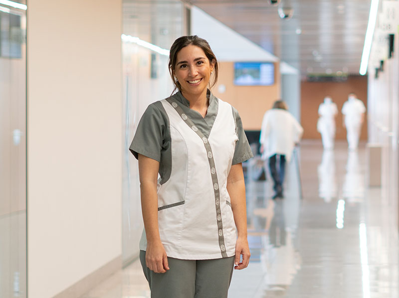 NTunav's tweet photo. En @ClinicaNavarra en Madrid, 𝗖𝗮𝗿𝗺𝗲𝗻 𝗠𝗼𝗹𝗶𝗻𝗮 integró una unidad creada para asistir a los pacientes críticos. Ataviada con un EPI, apenas se la reconocía por los ojos.

«Al otro lado de los ojos», por @blancargg en #LaHuellaDeLaPandemiaNt.

https://t.co/RY2sr6bDNC https://t.co/1KbWSgGWND