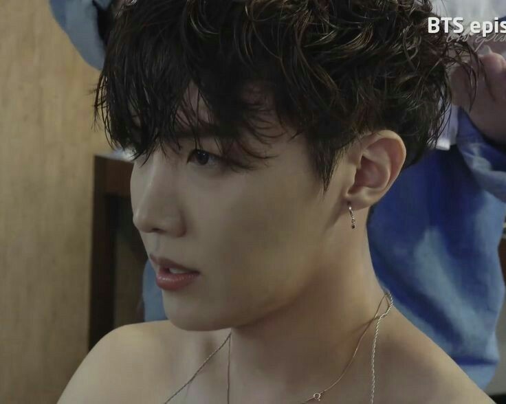 It's bout time Imma drop shirtless hoseok's side profile , accept my apologies