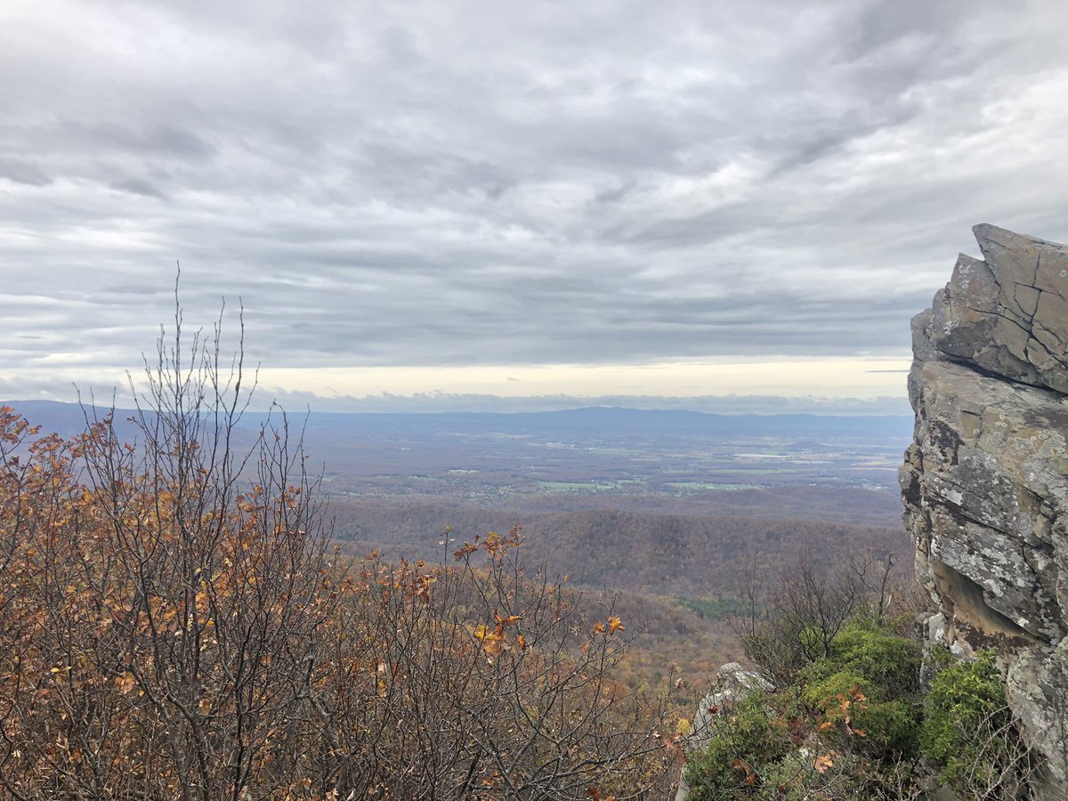 seanieboy317's tweet photo. Successfully extracted a bottle of Tito’s getting here. Worth it. #HumpbackRock https://t.co/4gVrYlnlcq