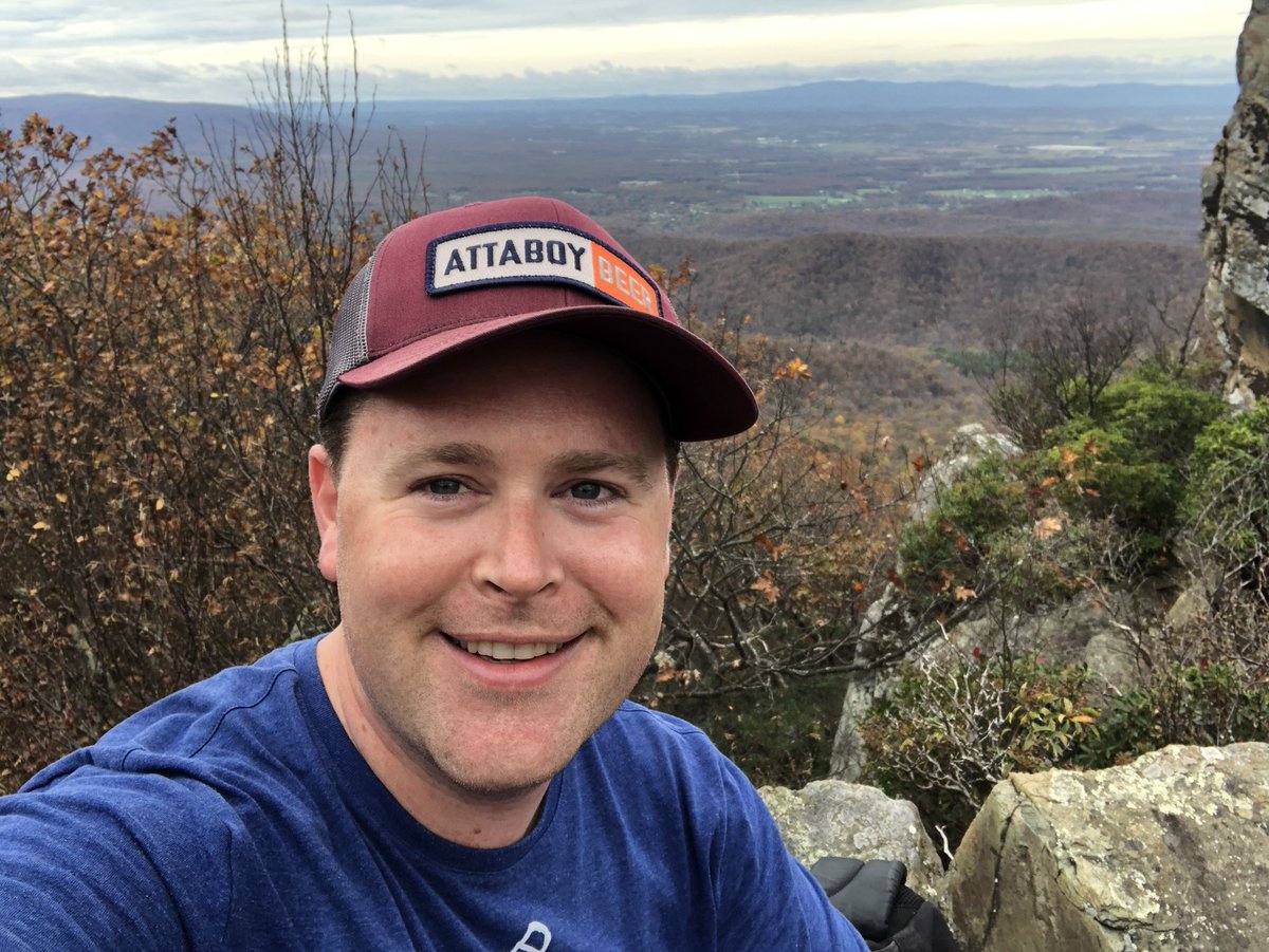 seanieboy317's tweet photo. Successfully extracted a bottle of Tito’s getting here. Worth it. #HumpbackRock https://t.co/4gVrYlnlcq