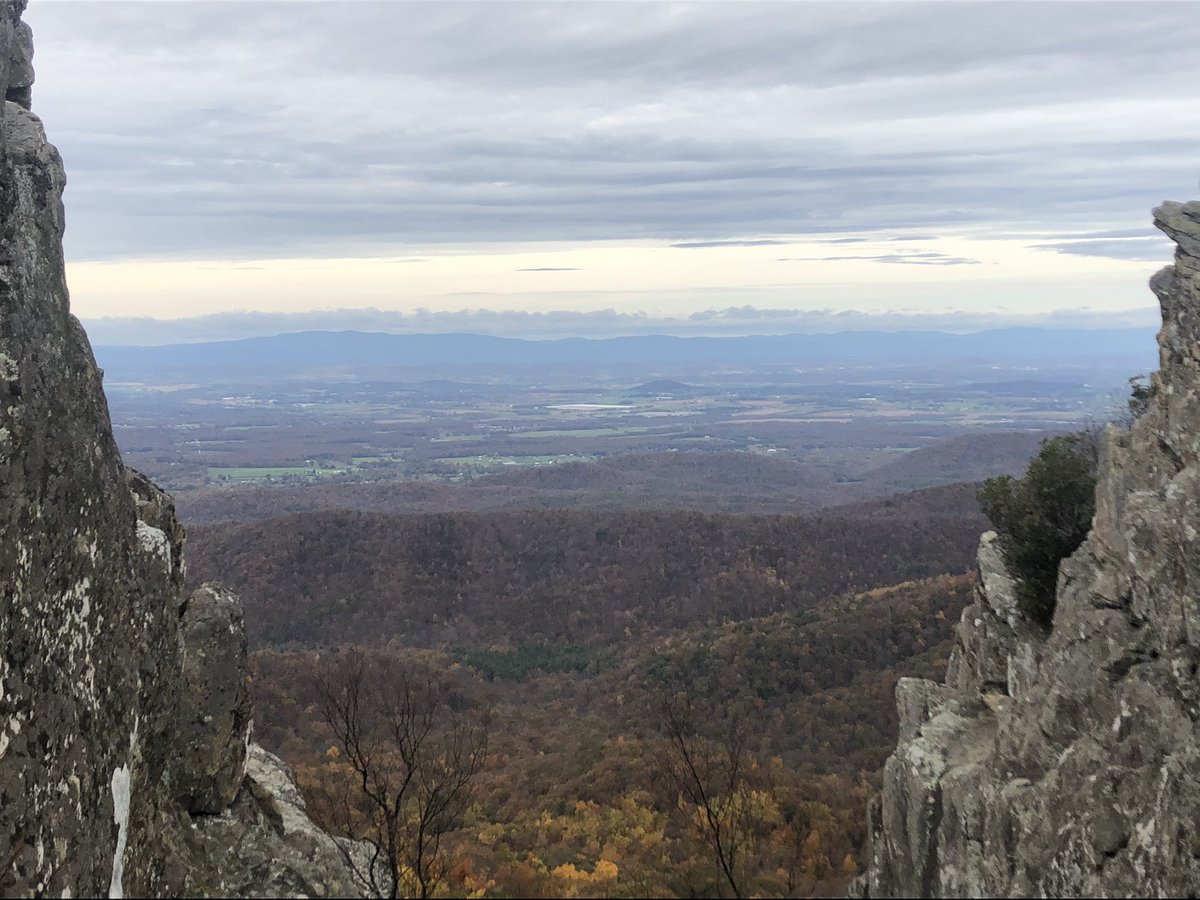 seanieboy317's tweet photo. Successfully extracted a bottle of Tito’s getting here. Worth it. #HumpbackRock https://t.co/4gVrYlnlcq