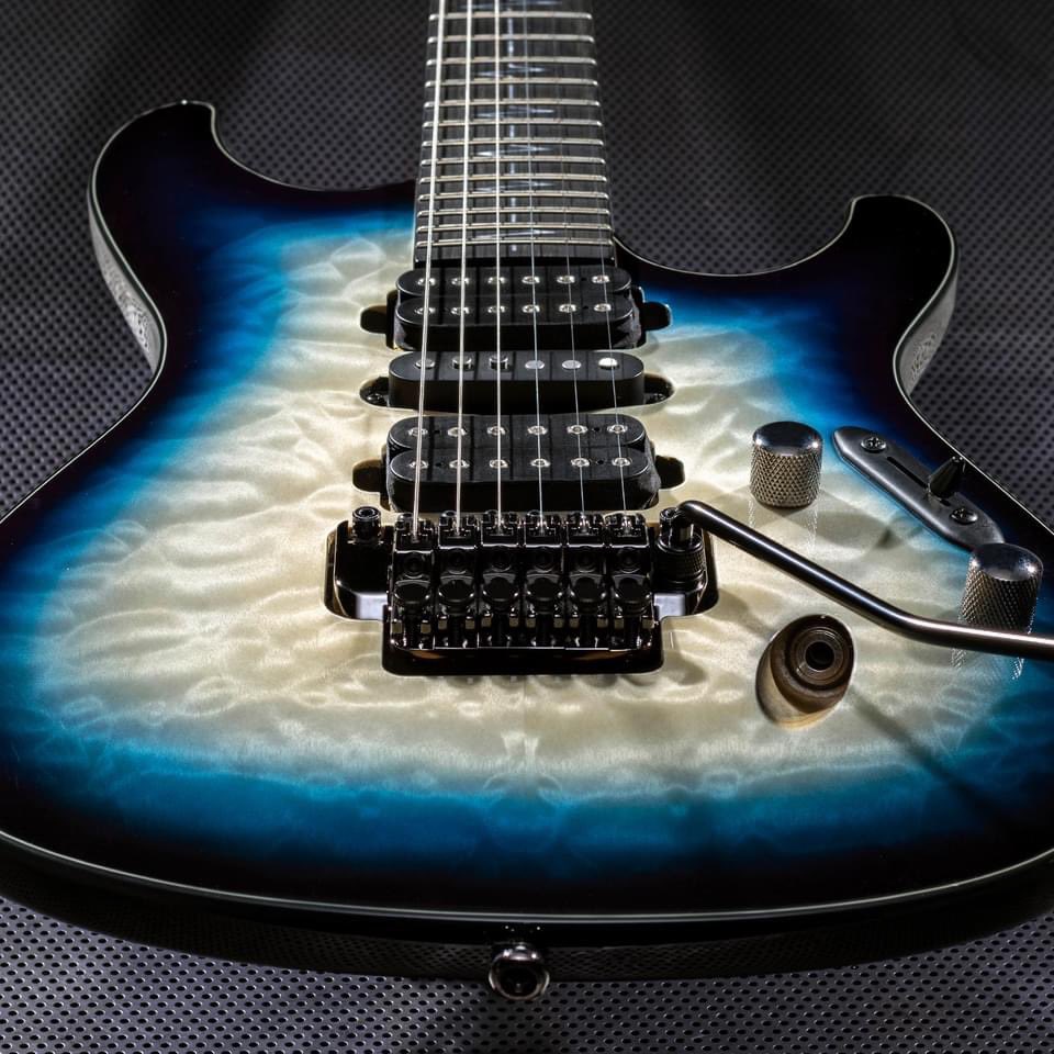 hurricanenita's tweet photo. 🎸 @ibanezofficial just released these photos of JIVA Jr and I am OBSESSED 😭 I can’t believe how perfectly they nailed my vision of a beachy burst- deep blue ocean waters fading to white sand ☺️ What do you guys think of this color combo? https://t.co/nI10H07deG