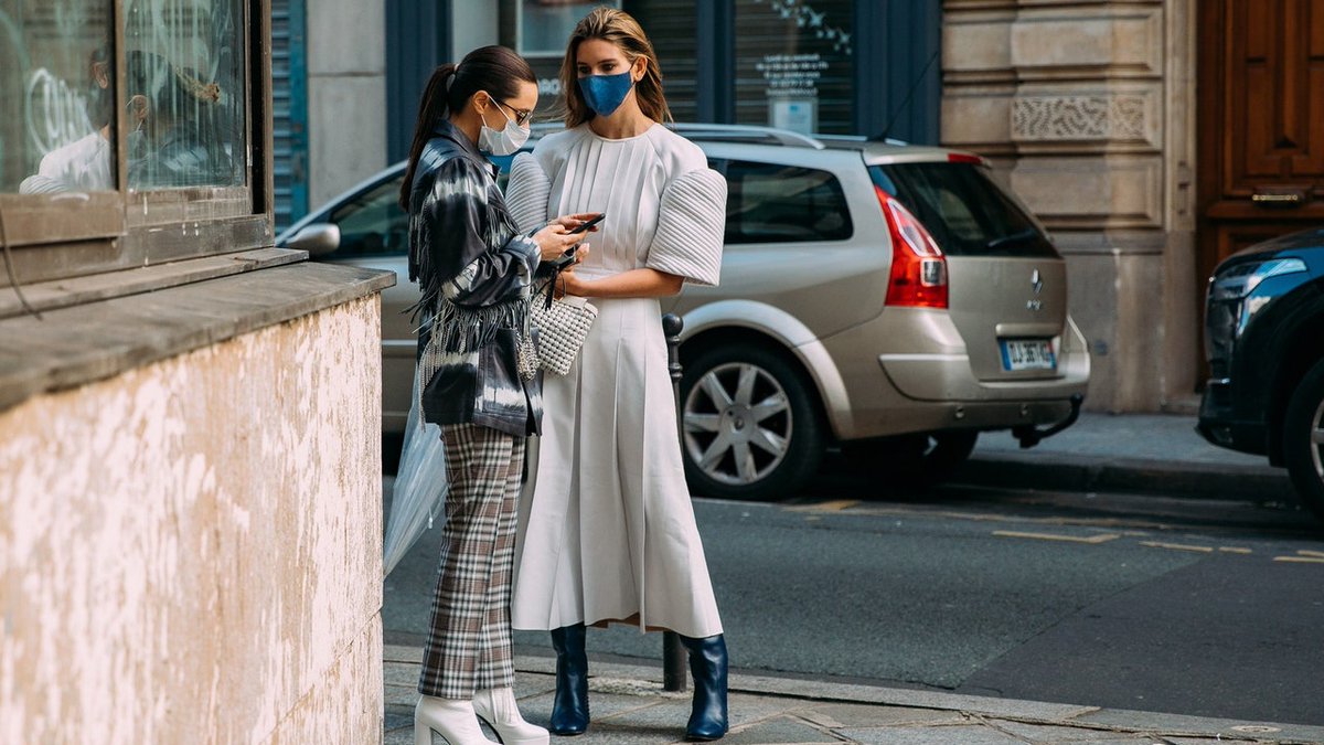 VogueRunway's tweet photo. AI shopping apps are booming—but can they change the way we consume fashion? https://t.co/Ibvc20G7C7 https://t.co/cULF1ikpEr