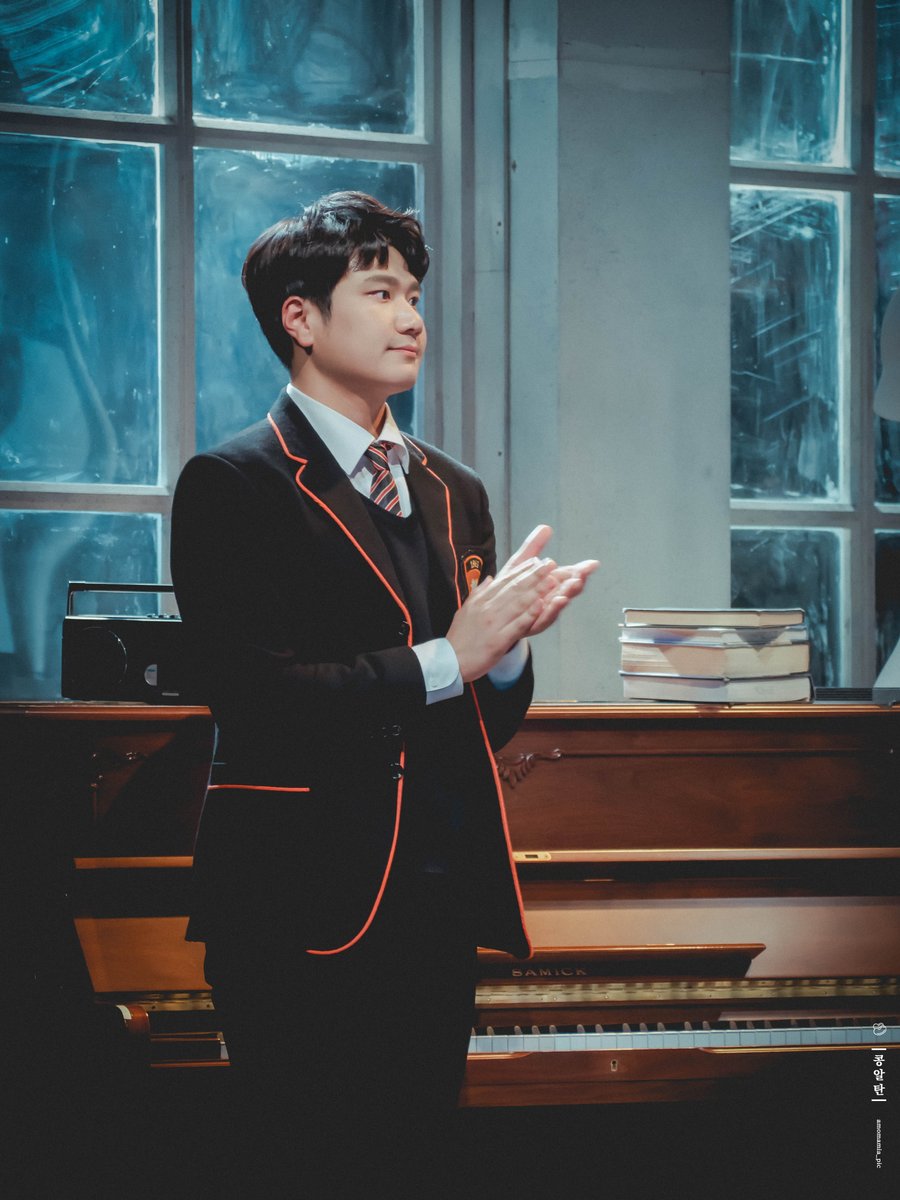 amomamia_pic's tweet photo. 201008 연극 히스토리보이즈 

스크립스 #김효성

이제 진짜 글을 쓸 수 있겠구나! https://t.co/rnbhDVvVfS