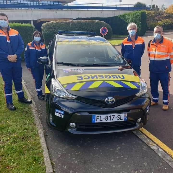PepexPepe's tweet photo. [Formation] Hier, plusieurs de nos secouristes étaient à St Lô, dans les locaux du #Samu50, pour une formation de Tests PCR ainsi que la découverte de la malette de Télémédecine. 🦠 

SAUV Life a mis en place un véhicule d’unité d’urgence de télémédecine 🟠🔵@ https://t.co/Gf0V5xId3c