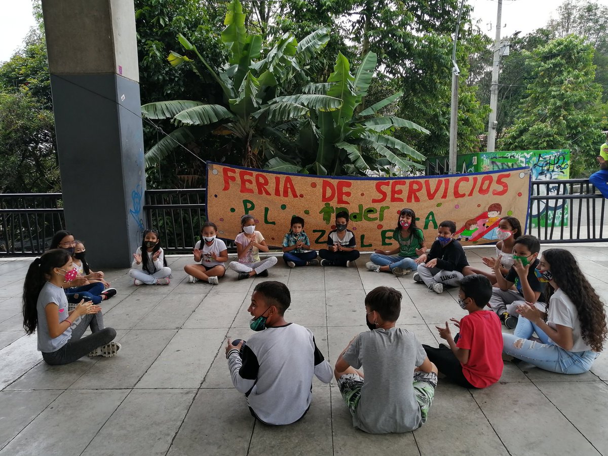 camilaramirezci's tweet photo. Feria de servicios 🏀🏈⚽🎨🎾🎊
@INDERMEDELLIN llenando de juegos, deporte y diversión  la comuna 6.💚
#ElINDERSeSiente
@DianaToroZ
@erickcogo https://t.co/6YCzEq55cG