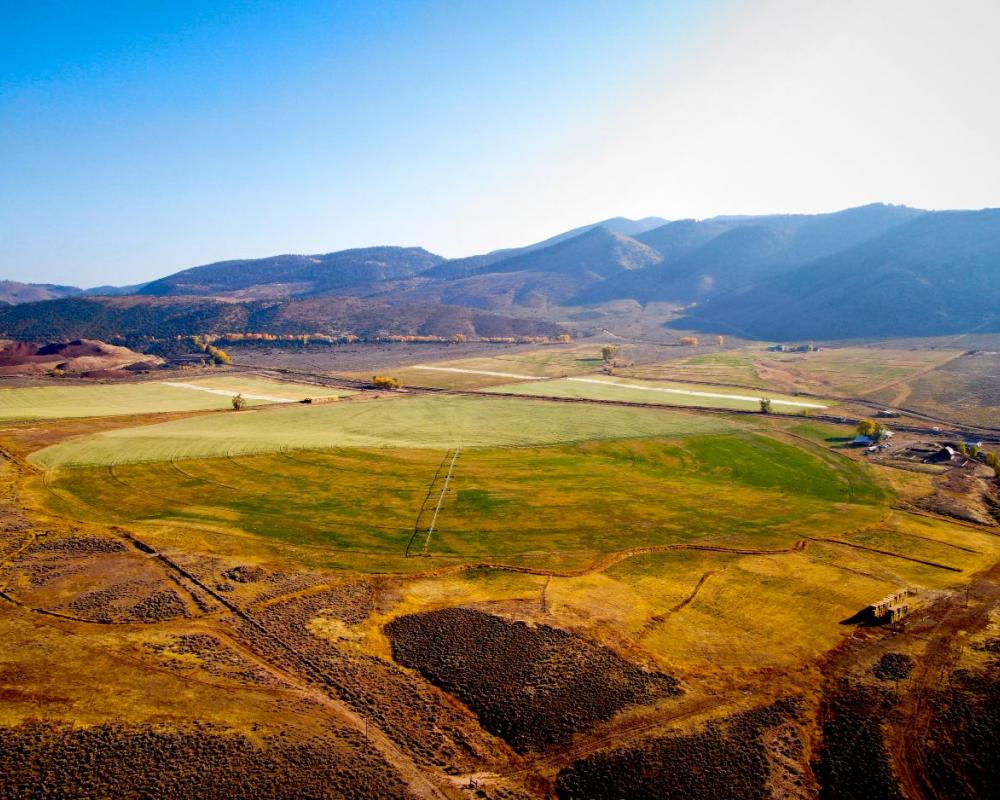 PRESENTED BY DAX HAYDEN (970) 674-1990  ▪️  Highland Springs Ranch is a beautiful property overlooking the Colorado River basin just outside the small mountain town of McCoy, Colorado
.
haydenoutdoors.com/land-for-sale/…
.
.
#lifeontheland #haydenoutdoors #realestate #forsale #ranches