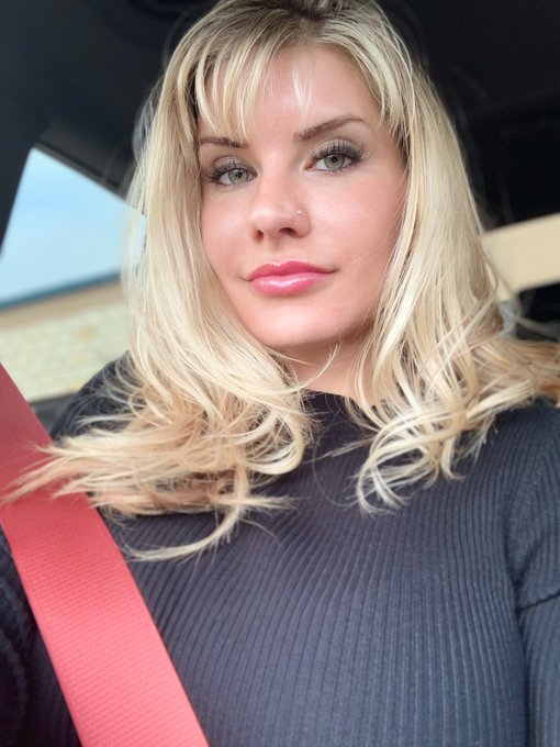 Murdered out outfit in the murdered out whip 😏 https://t.co/wjrFeAEh14