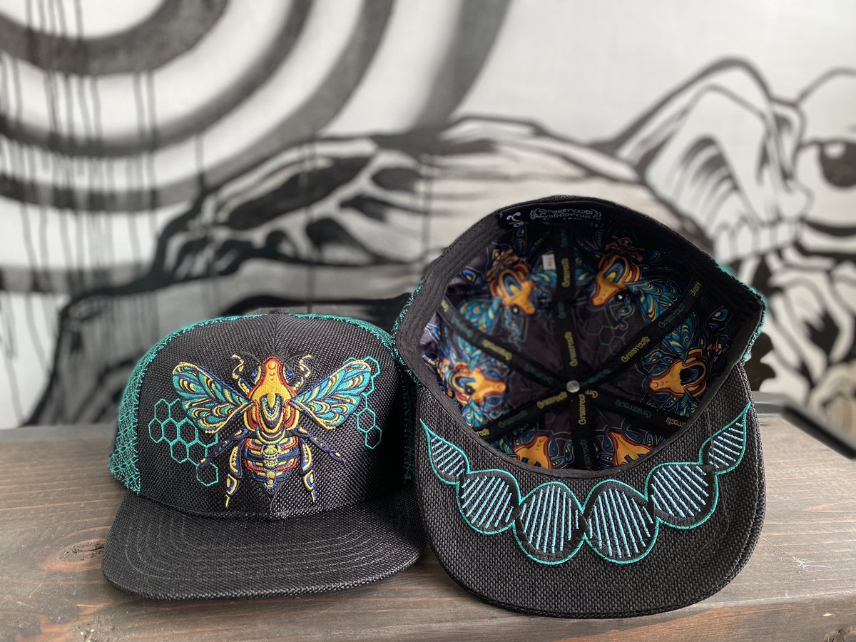 Grassroots_Chi's tweet photo. ICYMI: #BeeSlick and #HoneyBee Fund hats just dropped... 🐝🍯🌱

Brim #Dabs anyone? https://t.co/DmGMJwgtTl