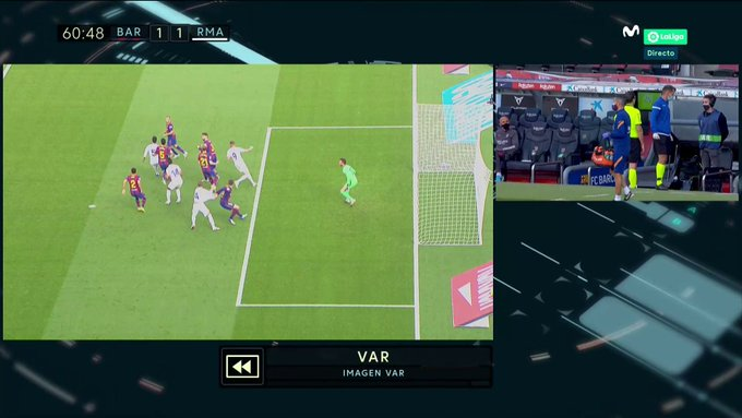 Radioestadio's tweet photo. 🎙️ @RonaldKoeman 

"Si te agarran por delante te tienes que caer hacia delante y no hacia atrás. Para mí no es penalti"

#RadioEstadio https://t.co/kXH17y8BvN