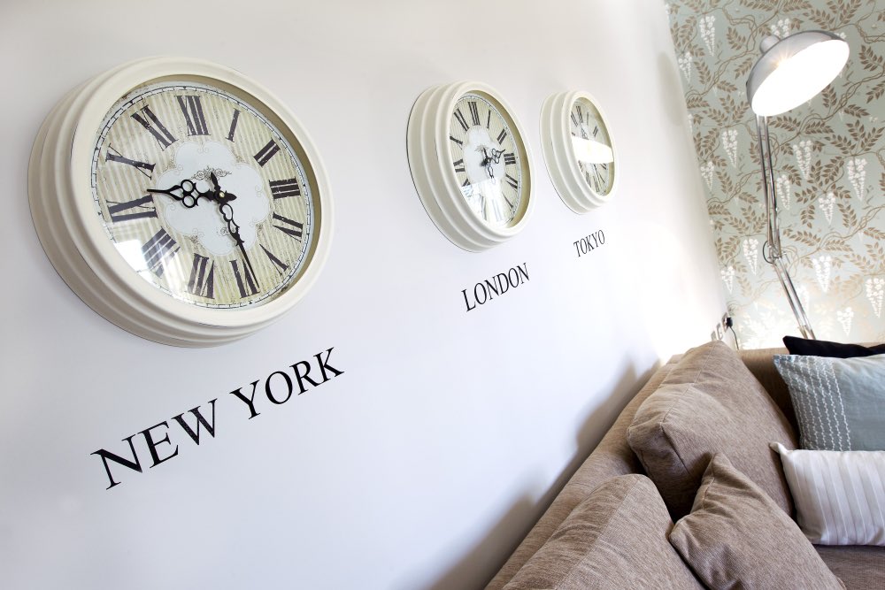 We’re probably all in agreement that we don’t need an extra hour of 2020 but tonight the clocks go back ⏰ This could be the trigger to act if you’ve been thinking of moving and would like to be in your new home in time for Christmas 🏡#newhome #builtforlife