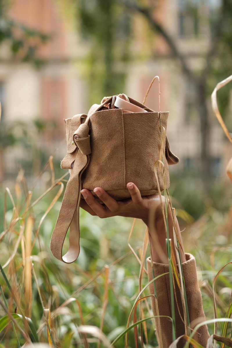 be_for_change's tweet photo. @LizzieRivs Hi Lizzie! I upcycle British Leather and fabrics into homewares and accessories, with free repairs and a take back scheme at end of life! 😌 https://t.co/HAhwW0Hqf2