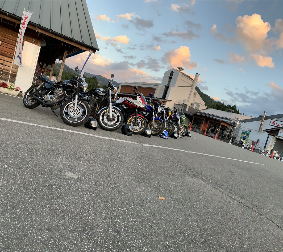 daichi1674's tweet photo. トトロツーリング無事帰れてよかった！
#バイクのある風景 #バイク乗りと繋がりたい #バイク好きと繋がりたい #ZRX https://t.co/fQvJcCaYr1
