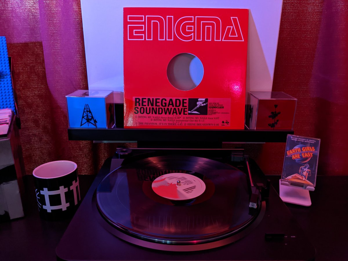 black_tonight's tweet photo. One more new one. Reminds me of the old clubbing days in SoCal. Club Metro, The Palace, that one in LBC that I can't remember.
#SaturdayMorningVinyl
#RenegadeSoundwave
#BitingMyNails
12" Promo https://t.co/HMYXysdDL7