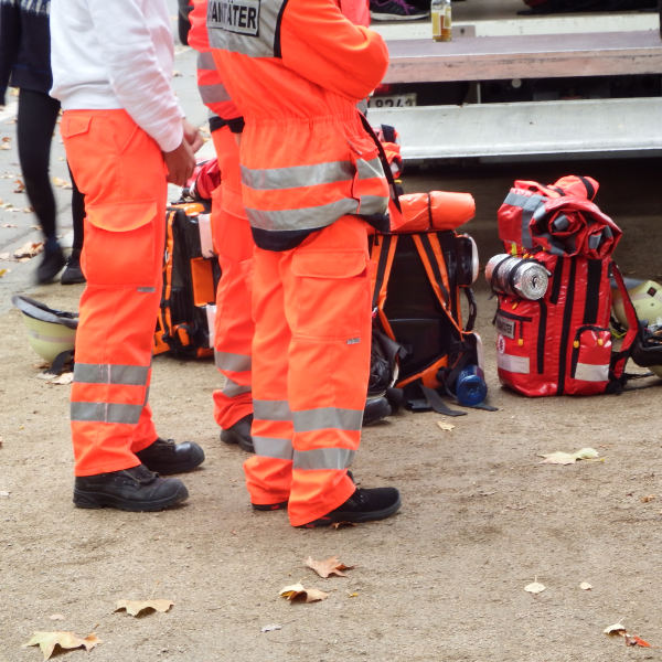 SeebrueckeFfm's tweet photo. Danke, dass Ihr da wart, @A_DemosanisFFM,
es ist immer ein gutes Gefühl,
Euch an der Seite zu haben 🧡🖤

#Wi2410 #EntnazifizierungJetzt https://t.co/AX1Ig4F6QF