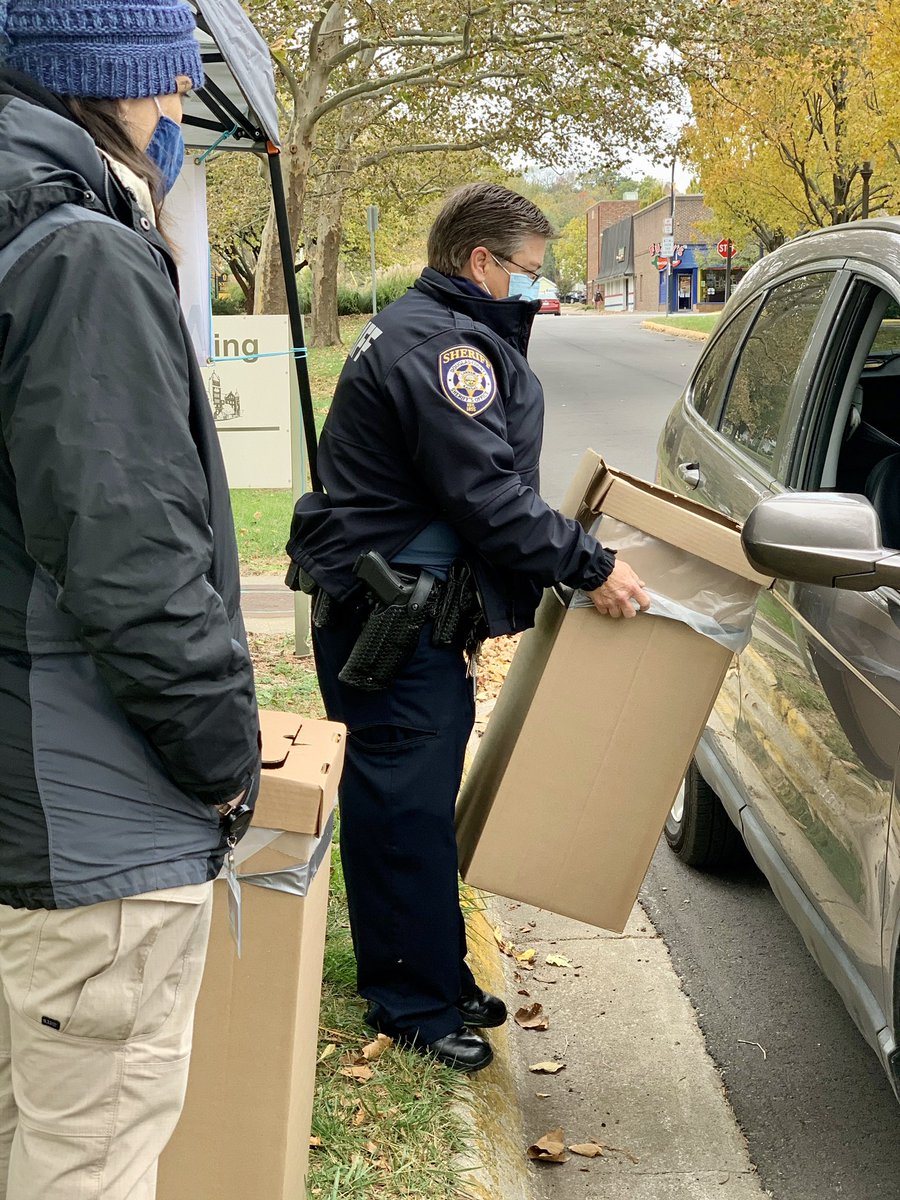 It’s #drugtakebackday  and we are collecting medications for disposal at the Law Enforcement Center (11th & Mass) and at Walmart (6th & Congressional Drive).  We’ll be out until 2:00!