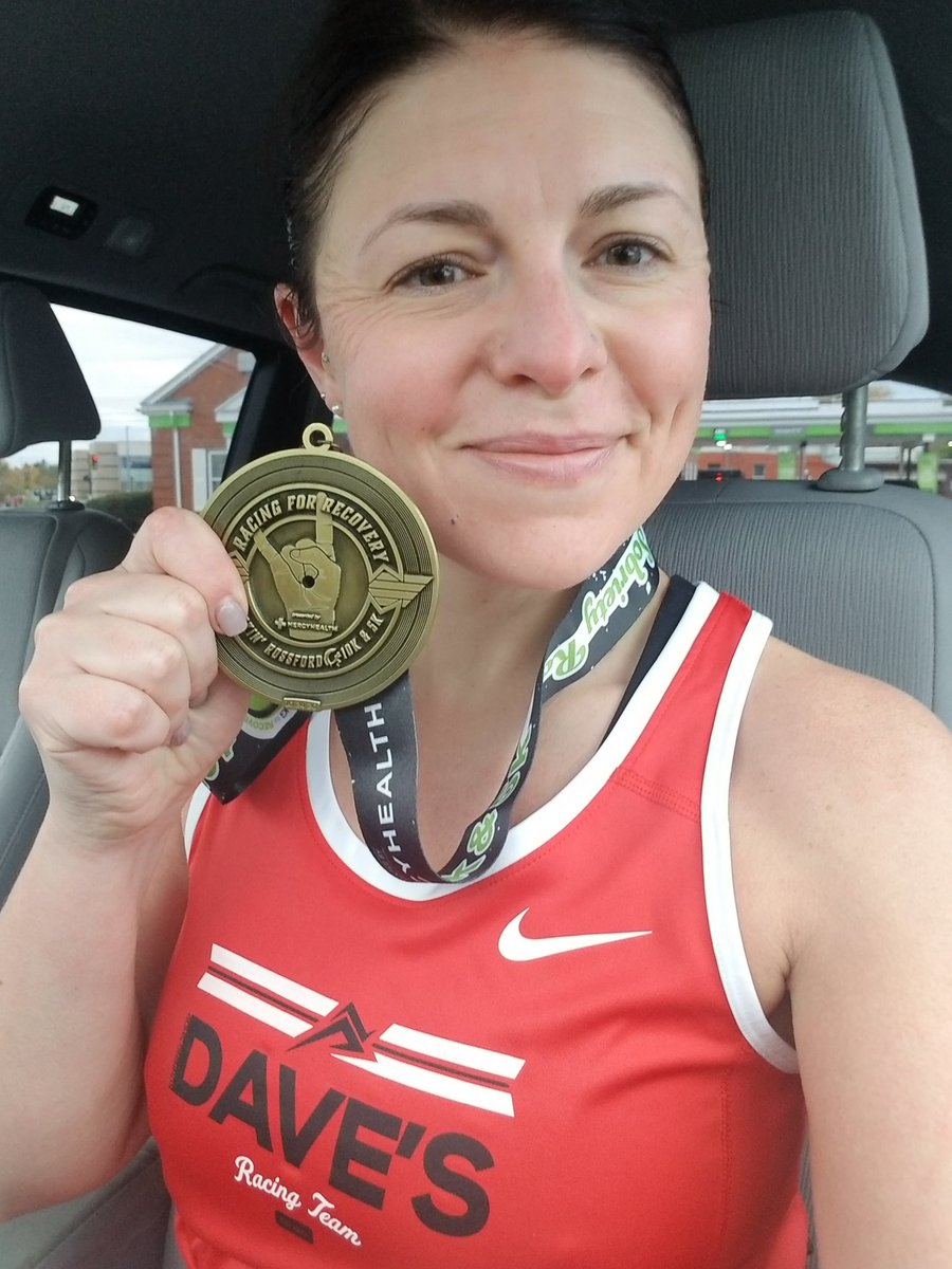 EmmNiedz's tweet photo. New 10k PR at Rock'tober! Getting to where I want to be one race at a time🤘
#davesracingteam #DavesMIT https://t.co/uLnaptsAHZ