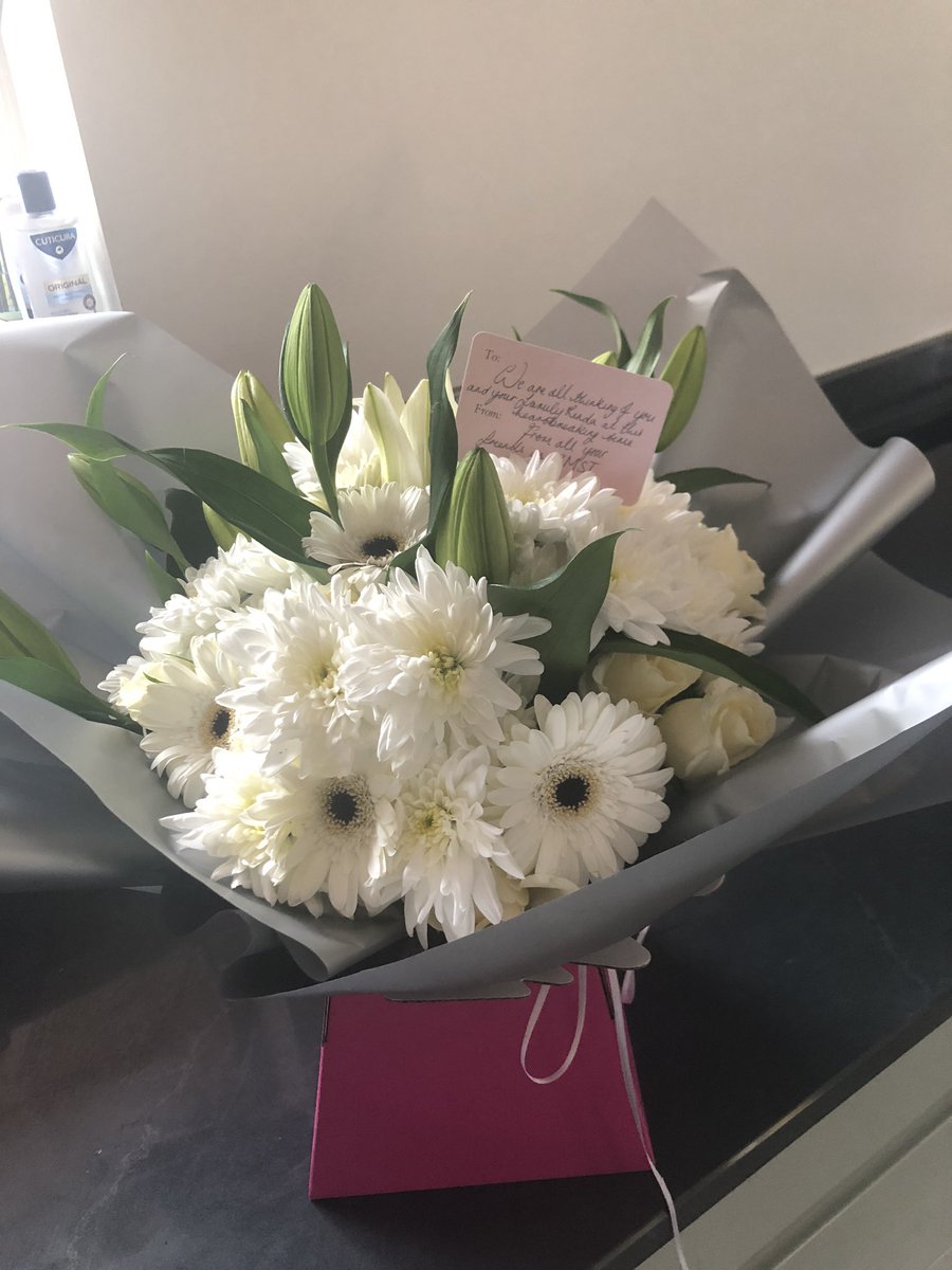 L1nda_Smith's tweet photo. Thank you for the beautiful flowers from friends and colleagues #physicallydistanced #emotionallyclose how do you plan a funeral limited to 30 for the best fun-loving mum #heartbreaking #COVID19 #itsreal #HandsFaceSpace https://t.co/oWCwj5I0EI