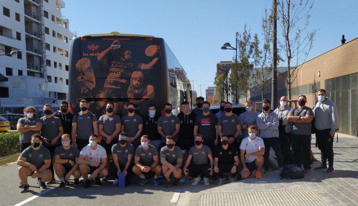lesabellesrc's tweet photo. Este sueño empieza a tomar forma, a punto de iniciar el viaje hacia nuestra principal meta.
Desde el club, patrocinadores, amigos, afición y diferentes disciplinas,  queremos enviaros ánimo a nuestros jugadores y staff, TODOS los Abejorros estamos con vosotros! VAMOS CON C3! https://t.co/mUR6YOPp7G