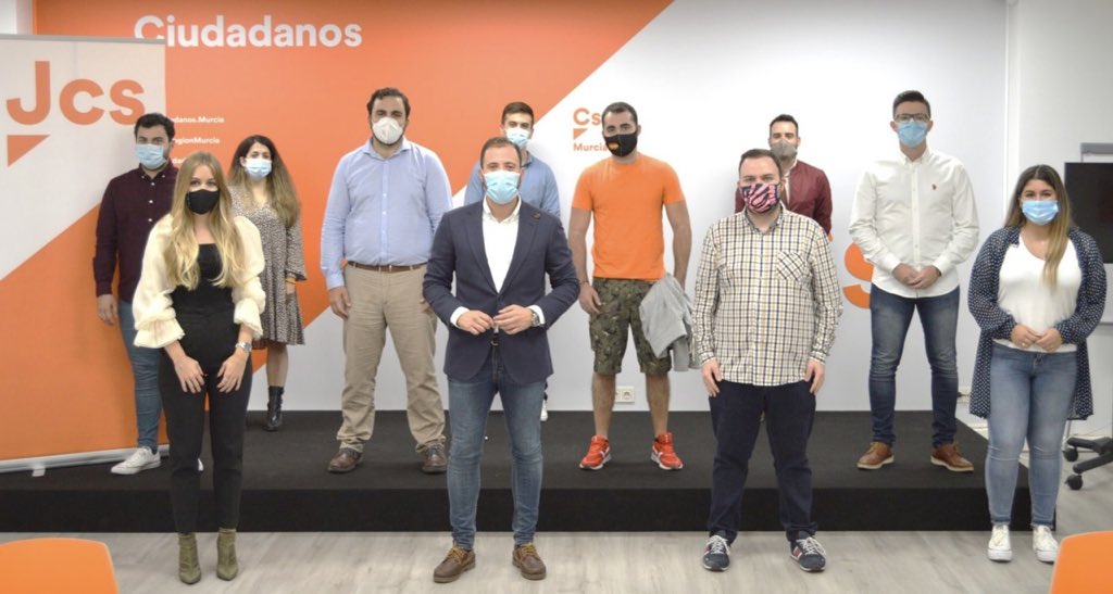 jovenesCs's tweet image. 🆕 👏 ¡Tenemos grandes noticias! 

🍊 @JcsRMurcia ha entrado a formar parte del Consejo de Juventud de la Región de Murcia. 

🗣 @morales_fmg “JCs trabajará para mejorar la situación de los jóvenes murcianos bajo los valores liberales, de centro y moderados de @CiudadanosCs”.