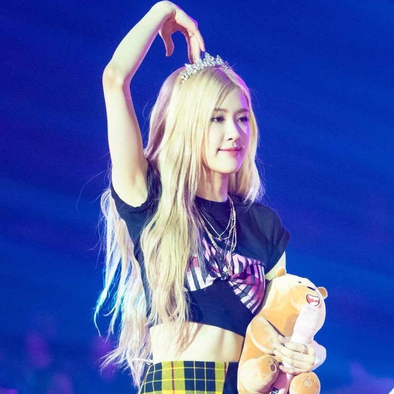 8. i hate it when u sleep for you’re so beautiful yet so unaware of it. you don’t know how beautiful you are and that is what makes u truly beautiful. i hate that i want to remind u how beautiful u are but i don’t have the capability to do so. #RosénatorsLoveYouRosé