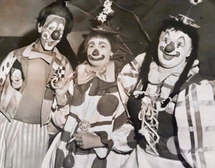 jespertheklaun's tweet photo. #CLOWNHISTORY @ https://t.co/5hM7Ds4pAz and link in @jespertheklaun bio. #clownlife #clowns #vintageclowns #circus #circusclowns #clownbook #vintagecircus #clowngirl #clownlady These clowns are Harry Ruster, Amelia Adler, Chuck Burns! https://t.co/pxvR4GTLHE