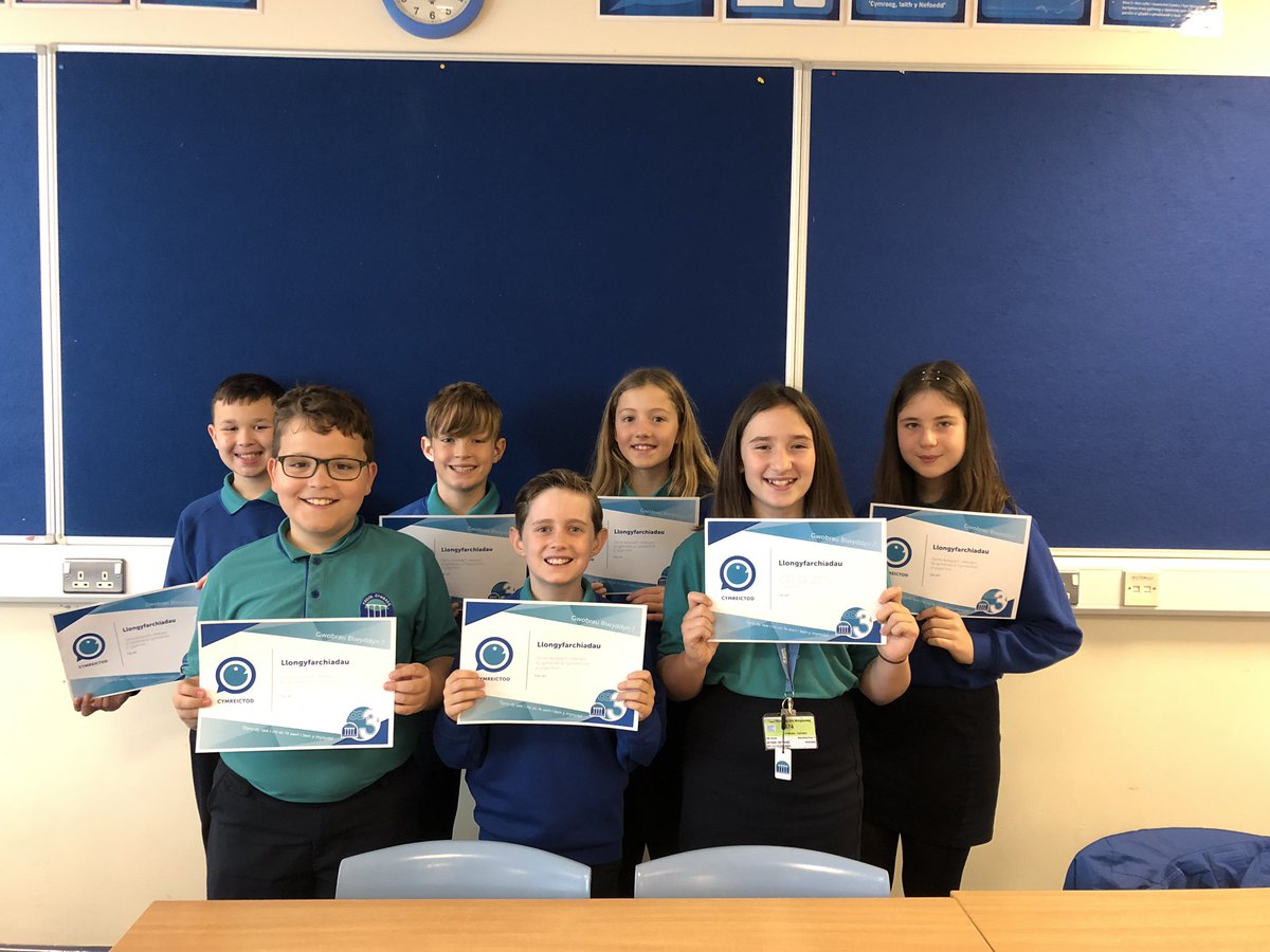 Gwobrau Bl7 / Yr7 awards: Cymreictod: Dyma ddisgyblion sydd yn esiampl i eraill oherwydd eu Cymreictod! Pupils who are an example to others with their Welsh ethos! Da iawn nhw! 😁🏴󠁧󠁢󠁷󠁬󠁳󠁿