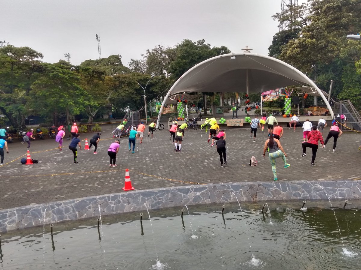 JQuinchia05's tweet photo. Feria de servicios del @INDERMEDELLIN en la comuna 11 #ElInderSeSiente toda la comunidad cordialmente invitada para que disfrute de un día de deporte, recreación y actividad física. @AlcaldiadeMed estaremos hasta las 3:00pm en la U.D Atanasio Girardot. https://t.co/BAhGHaZiXt