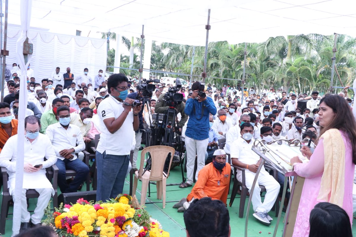 Pankajamunde's tweet photo. केज विधानसभा मतदारसंघाच्या आमदार सौ.नमिता अक्षय मुंदडा यांच्या अंबाजोगाई येथील निवासस्थानी आयोजित कार्यक्रमामध्ये कार्यकर्त्यांशी संवाद साधला. भाजपच्या राष्ट्रीय सचिव पदी निवड झाल्याबद्दल आ.नमिता मुंदडा यांच्यासह केज मतदारसंघातील असंख्य कार्यकर्त्यांनी यावेळी शुभेच्छा दिल्या. https://t.co/I2zmJOztT3