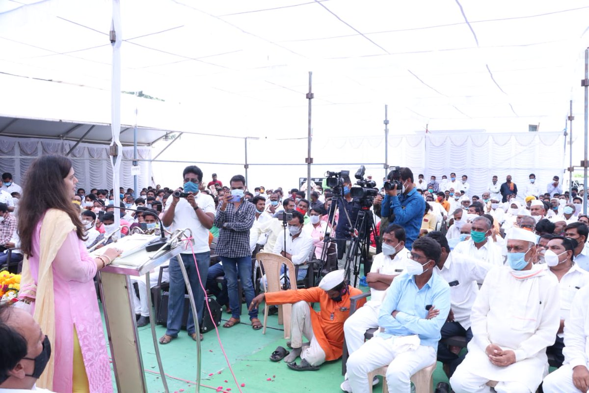 Pankajamunde's tweet photo. केज विधानसभा मतदारसंघाच्या आमदार सौ.नमिता अक्षय मुंदडा यांच्या अंबाजोगाई येथील निवासस्थानी आयोजित कार्यक्रमामध्ये कार्यकर्त्यांशी संवाद साधला. भाजपच्या राष्ट्रीय सचिव पदी निवड झाल्याबद्दल आ.नमिता मुंदडा यांच्यासह केज मतदारसंघातील असंख्य कार्यकर्त्यांनी यावेळी शुभेच्छा दिल्या. https://t.co/I2zmJOztT3