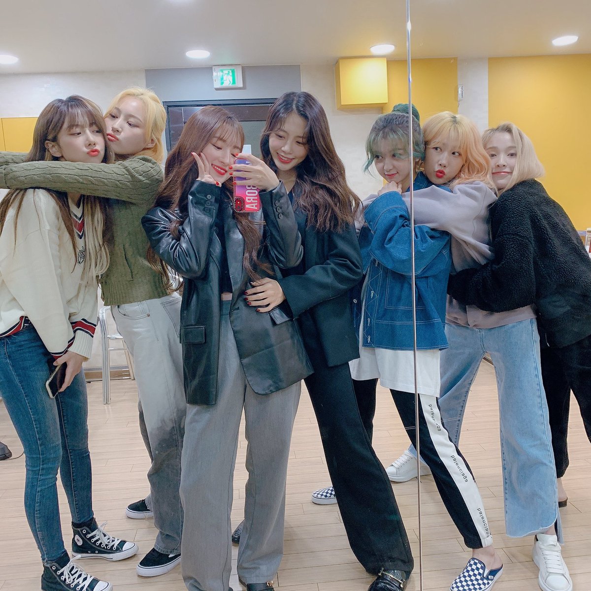 pinklilymetaI's tweet photo. together. 🥺🤲🏻❤ (@leesiyeeon) https://t.co/eIfxRtQ4Wy