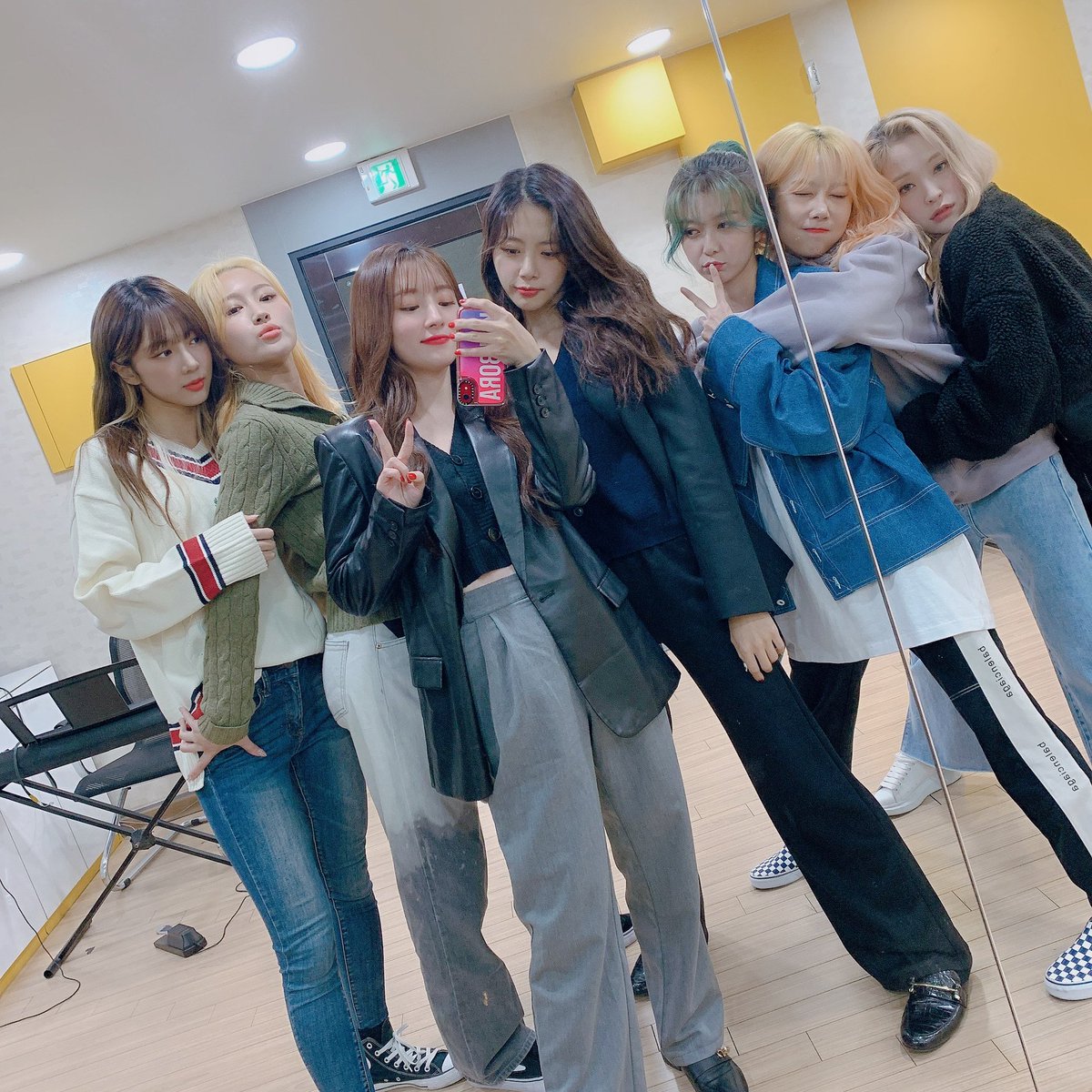 pinklilymetaI's tweet photo. together. 🥺🤲🏻❤ (@leesiyeeon) https://t.co/eIfxRtQ4Wy