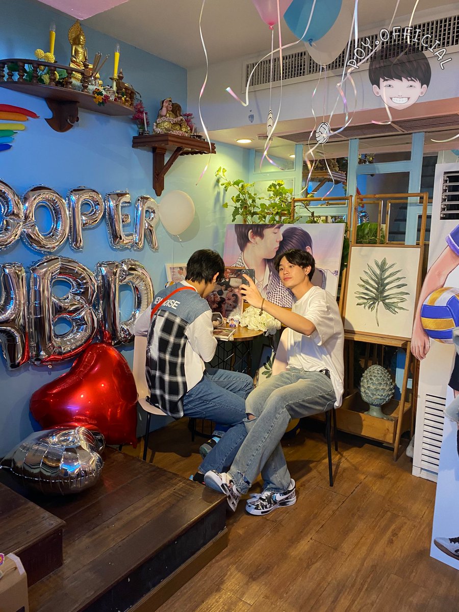 poyofficial2's tweet photo. อุ๊ย! หนุ่มเสื้อขาวหน้าคุ้นจังเลยคับ ใครน๊าน่ารักเชียว #ปอยปี้เอ๋อแท้ไม่ปรุงแต่ง #มูมู่ของเด็กเด๋อ https://t.co/i4Ha32e7Ta