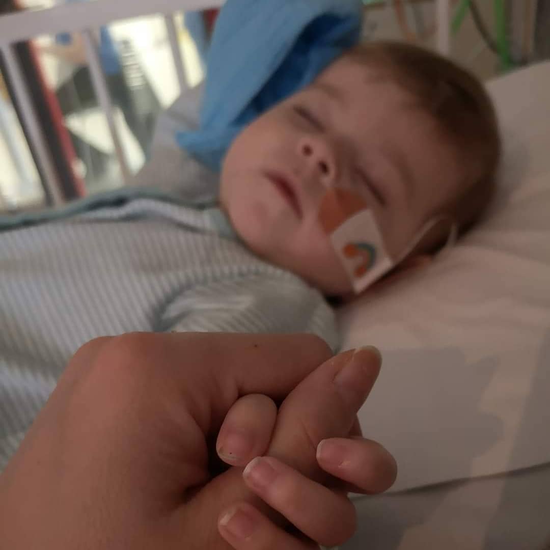 MajellaSpang's tweet photo. Alice is very sick. They told us yesterday she may only have weeks. Today she may only have hours if she doesn't respond to the medicine etc. In ICU. Then we have a difficult decision to make. Either we let her go or intubate her and hope that helps and she gets a new heart https://t.co/bivT09WYFk