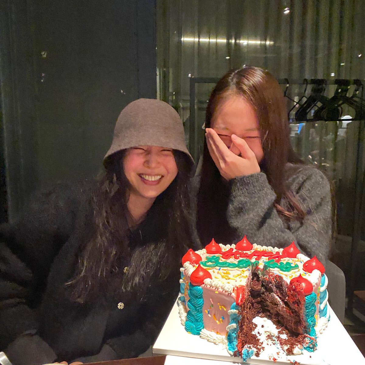 saveKRYSTAL's tweet photo. https://t.co/WWL55f4UbJ