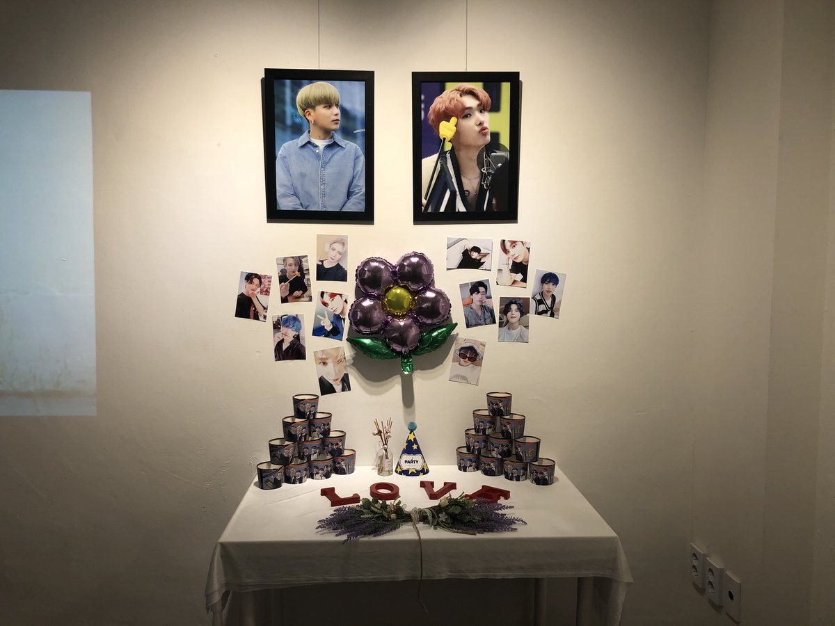 hehe9n's tweet photo. #2_years_with_ATEEZ 
#8명의_별이_빛나기_시작한_10월24일 
사장님이 친절하셔서 너무 좋았고 영상계속 틀어주고 사진도 많아서 구경할게 많았어요 특전도 귀엽고 시간만 더 있었으면 더 오래 있었을거에요😍
#Thanxx_You_ATEEZ
#에이티즈와함께_행복한_2년
@sweetdevil0710 @wonderland1199 https://t.co/DZUFLX9G9X